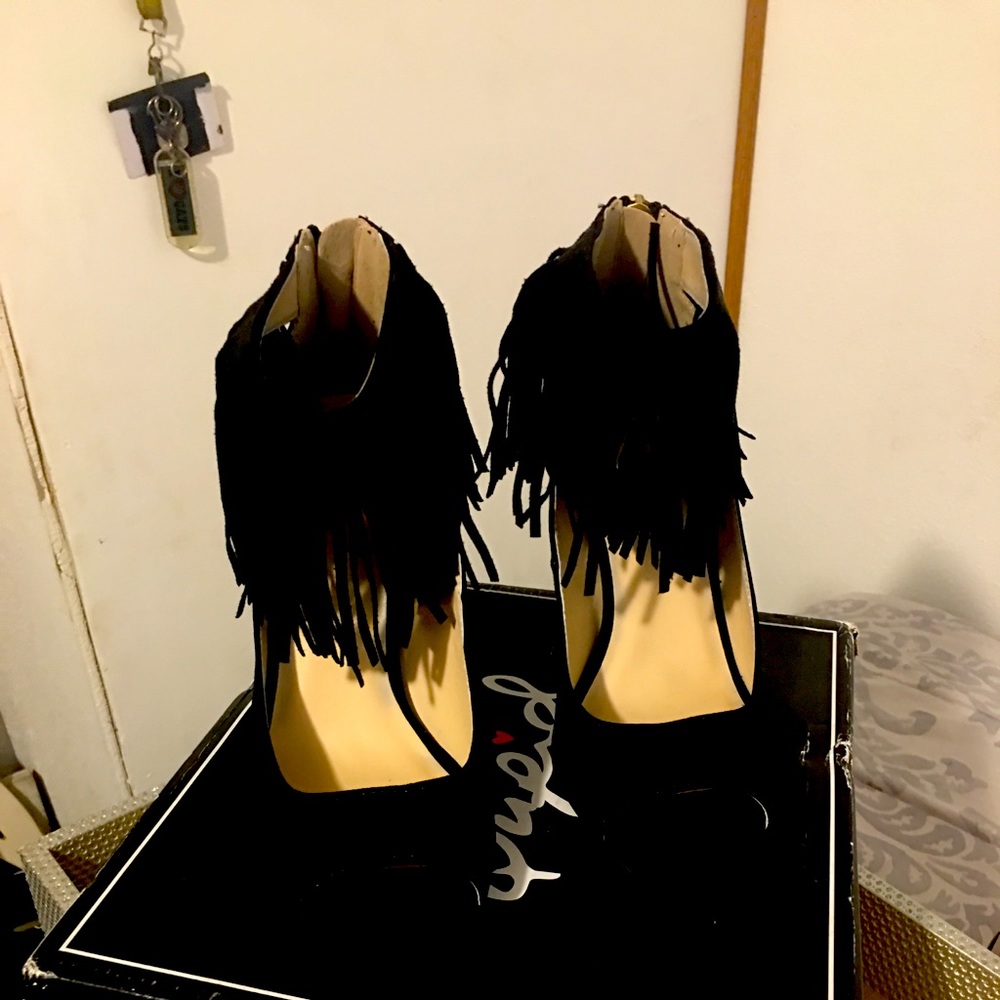 Qupid brand new black heels with finge around the ankle